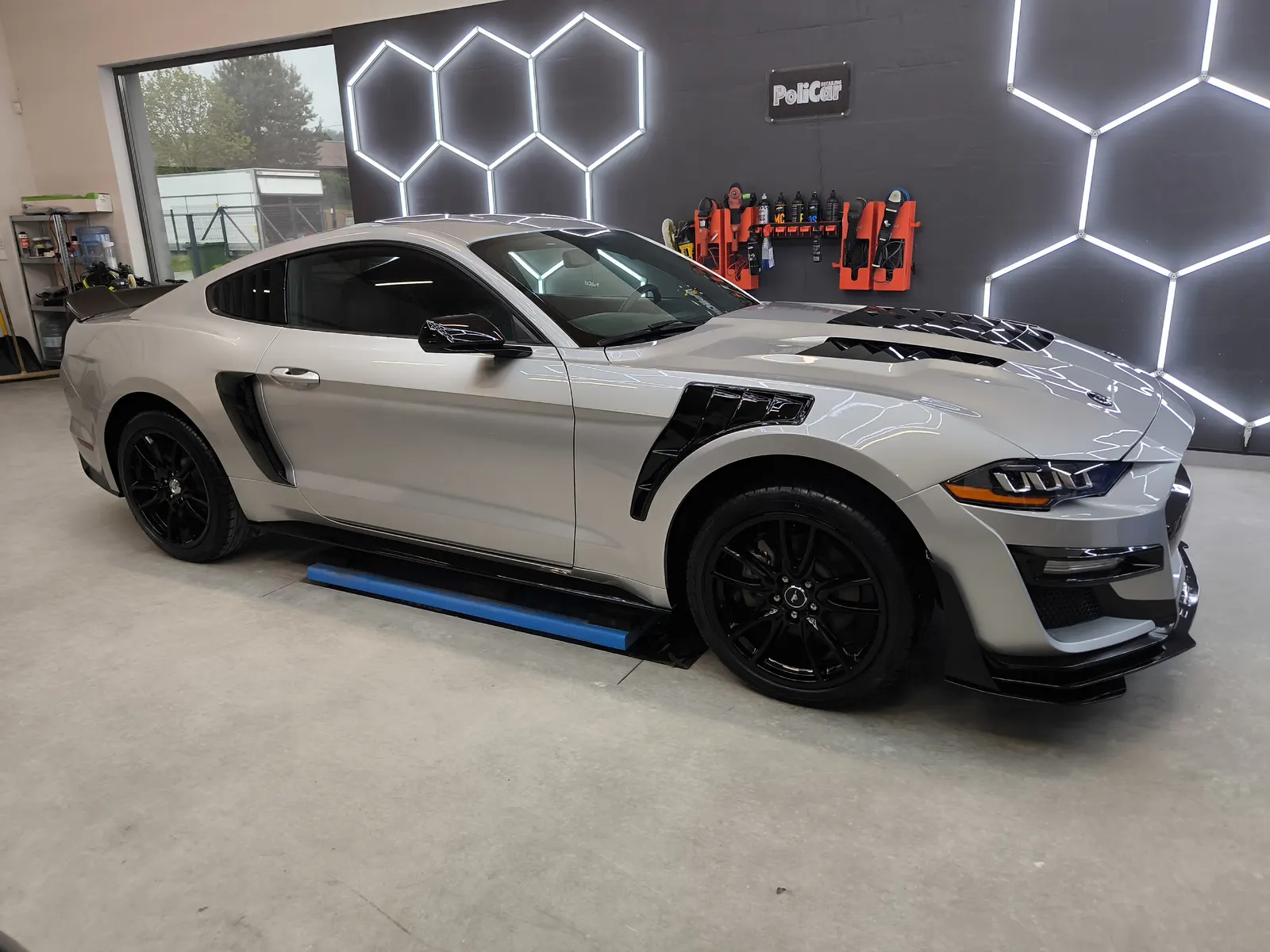 Ford Mustang studijoje