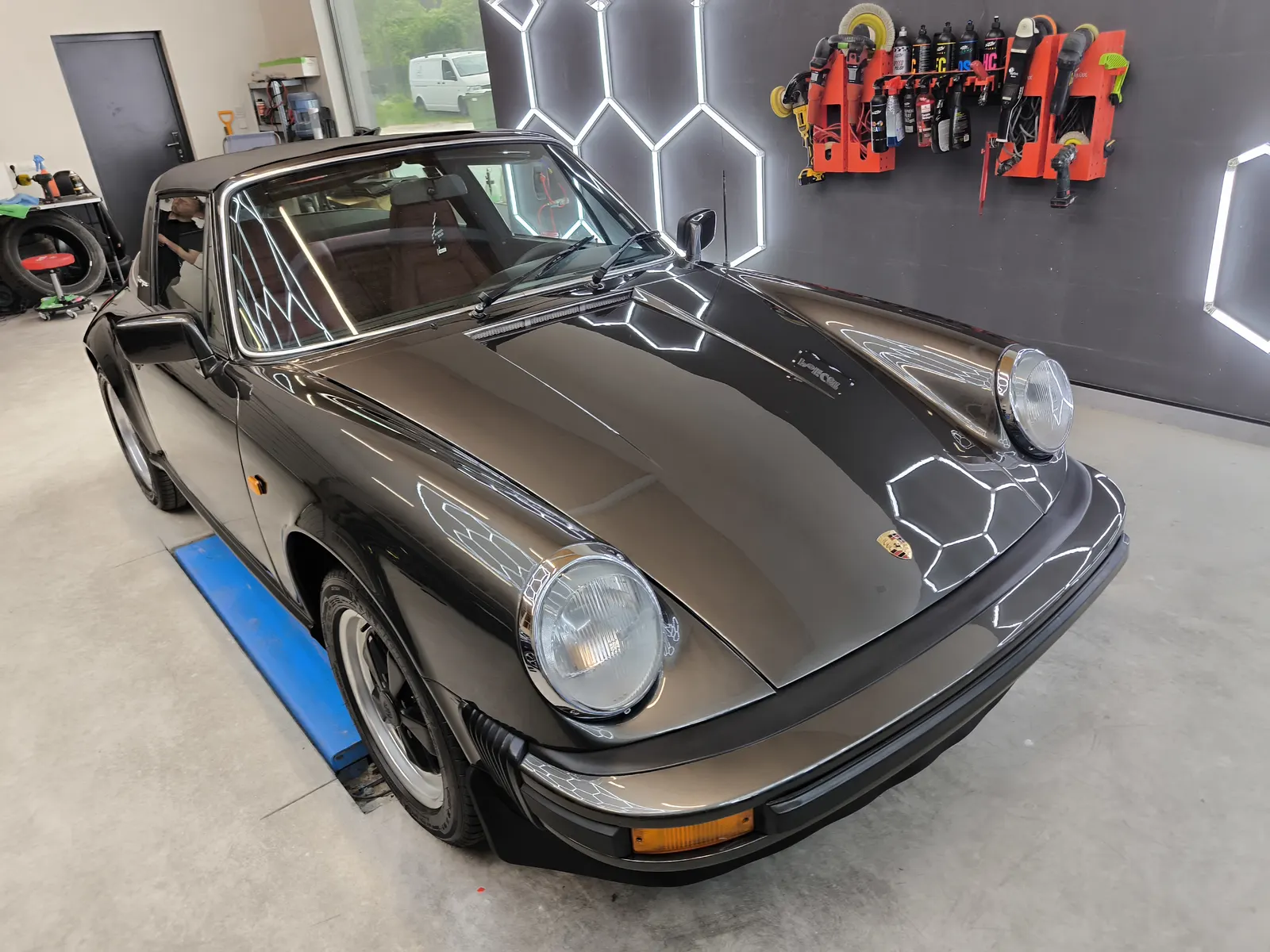 Porsche 911 Targa ant keltuvo